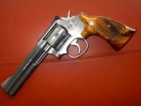 Guns & Hunting Supplies Smith & Wesson Model 686-1